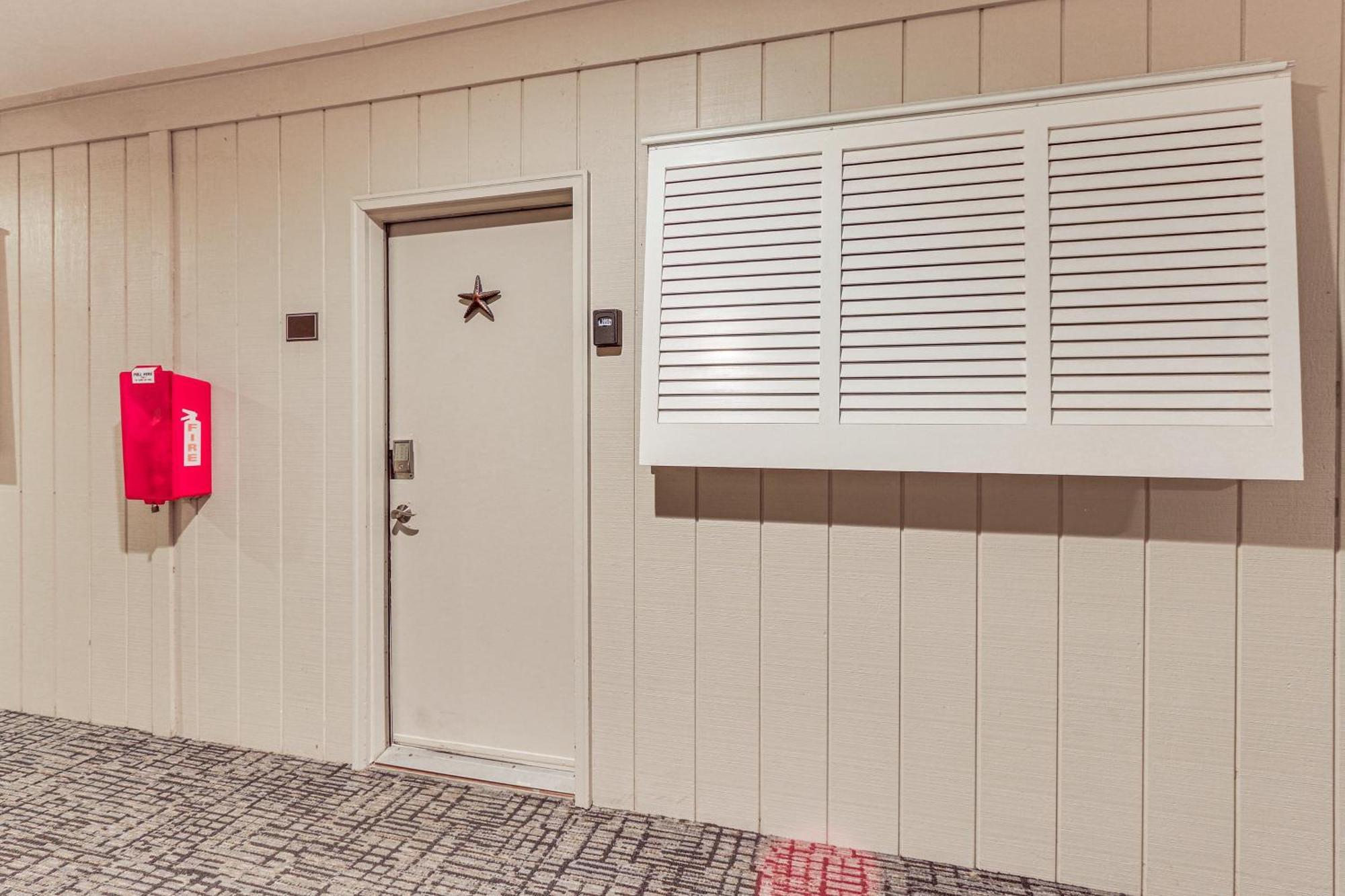 Coastal Condo With Pool And Direct Beach Access! ヒルトンヘッドアイランド エクステリア 写真