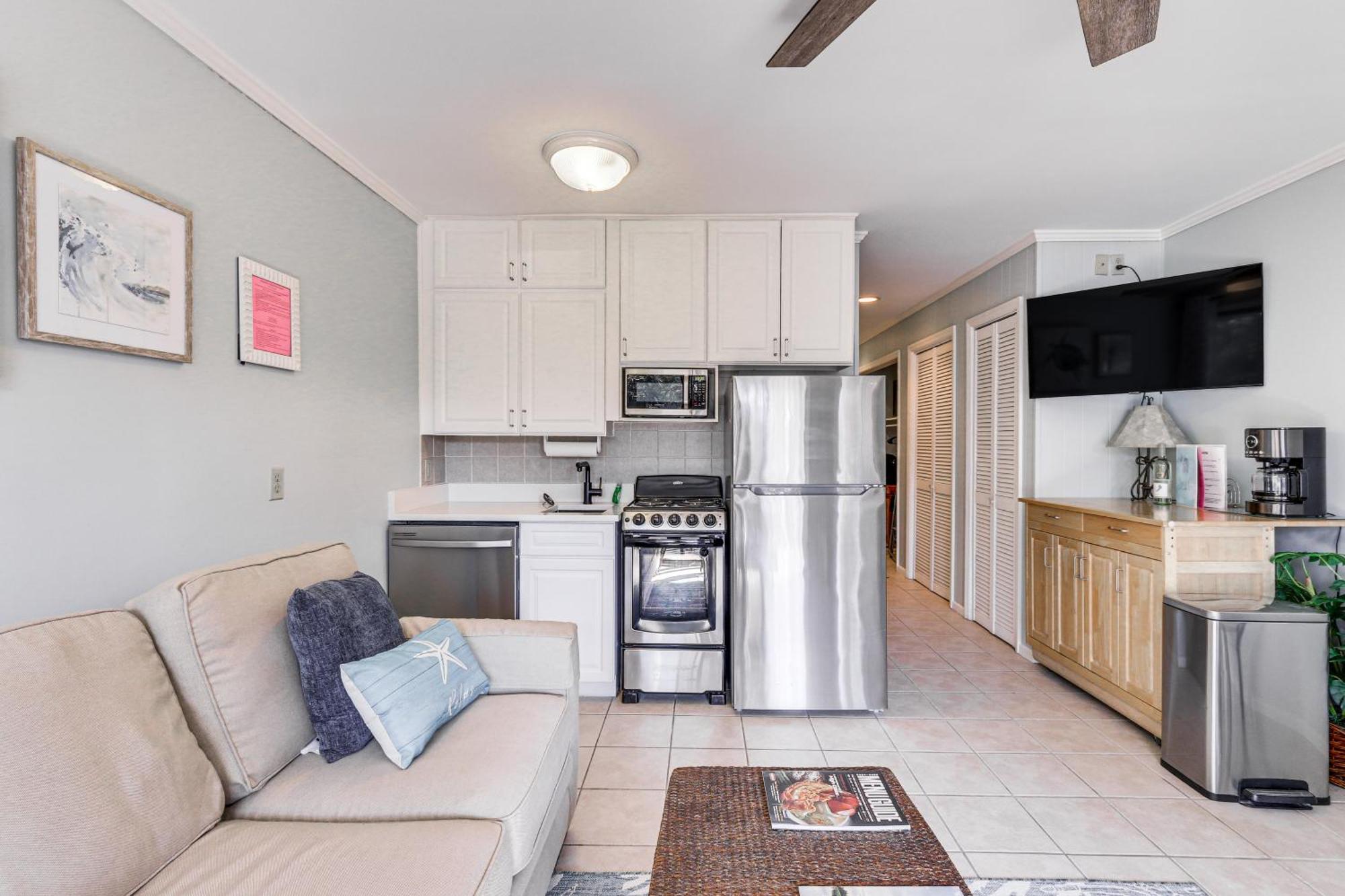 Coastal Condo With Pool And Direct Beach Access! ヒルトンヘッドアイランド エクステリア 写真