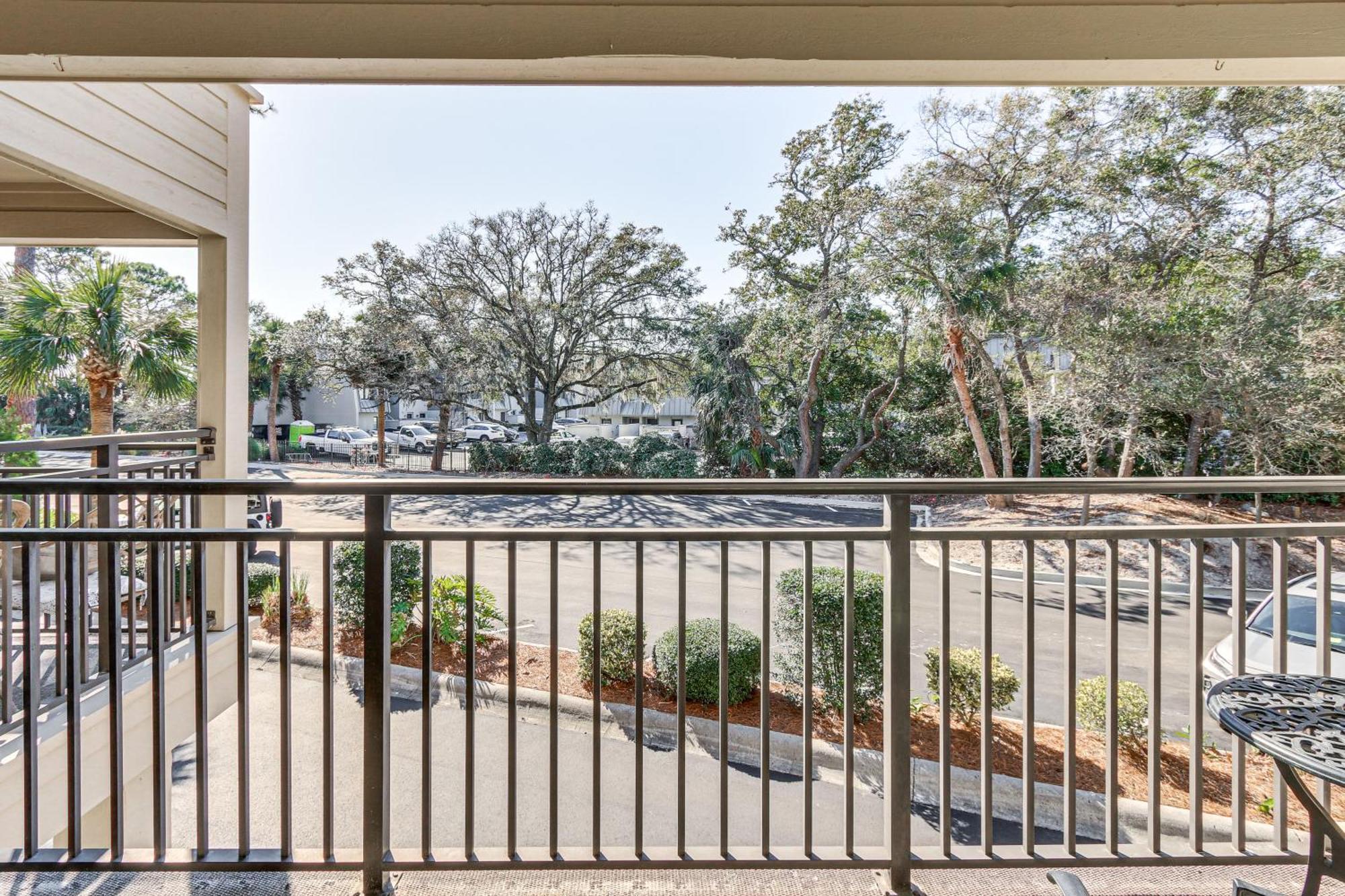 Coastal Condo With Pool And Direct Beach Access! ヒルトンヘッドアイランド エクステリア 写真
